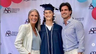 Laura Sánchez y Aitor Ocio junto a su hija. (Foto: Redes sociales