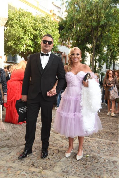 Belén Esteban y su marido, Miguel Marcos, de boda. (Foto: Gtres)