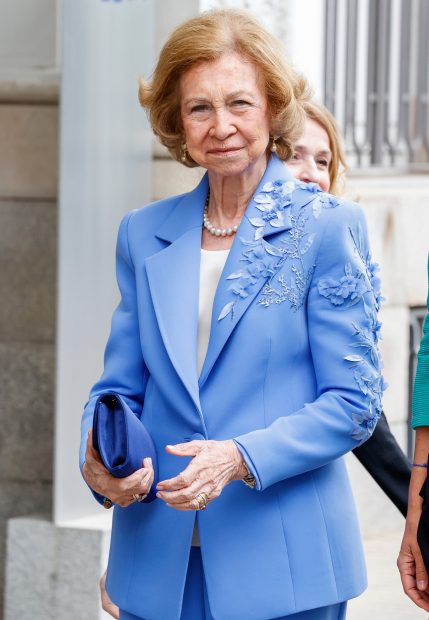 Reina Sofía, look Reina Sofía boda almeida, Reina Sofía traje, premios valor añadido