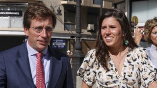 Teresa Urquijo y José Luis Martínez Almeida en Valencia. (Foto. Gtres)