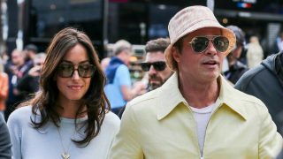 Brad Pitt e Inés de Ramón, en Silverstone. (Foto: Gtres)