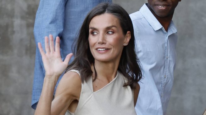 La Reina Letizia, en un acto oficial en Barcelona. (Foto: Gtres)