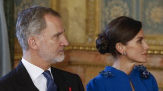 Los Reyes Felipe y Letizia, en un acto oficial. (Foto: Gtres)