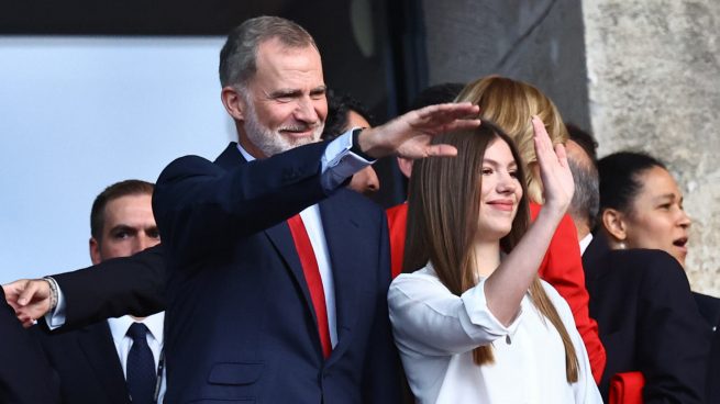 La complicidad del Rey Felipe y la infanta Sofía durante la final de la Eurocopa