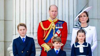 Los príncipes de Gales, con sus hijos. (Foto: Gtres)