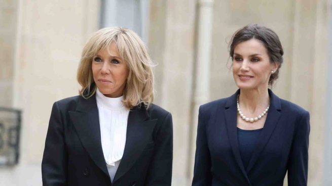 El estilo de la Reina Letizia y de Brigitte Macron, a examen antes de su inminente duelo