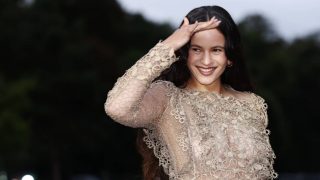 Rosalía, en una fiesta de Louis Vuitton en París. (Foto: Gtres)