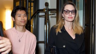 Angelina Jolie y su hijo Pax en Nueva York. (Foto: Gtres)