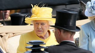 La Reina Isabel II y Robert Fellowes, en Ascot. (Foto: Gtres)