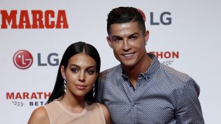 Cristiano Ronaldo y Georgina Rodríguez, posando. (Foto: Gtres)