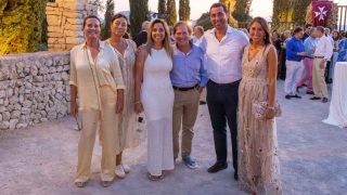 Antonia Galmés, Marga Fabregat, Rafael Roselló, Eva Erchige, J. Bono y Linda Navarro. (Foto: Cortesía)