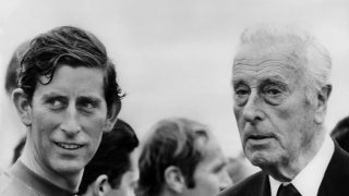 El rey Carlos III, junto a Lord Mountbatten. (Foto: Gtres)