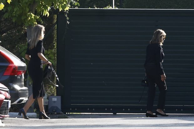 Cari Lapique y Carla Goyanes Llegan al Tanatorio de La Paz para Despedir a Caritina. (Foto: Gtres)