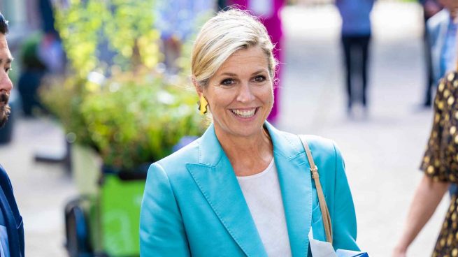 Máxima de Holanda está ideal con un look profesional para ir a la oficina. (Foto: Gtres)