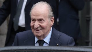 Juan Carlos I, en el funeral de Fernando Gómez-Acebo en Madrid. (Foto: Gtres)