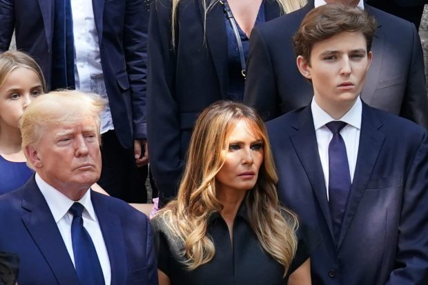 Donald y Melania Trump con su hijo, presidente eeuu. casa blanca, 