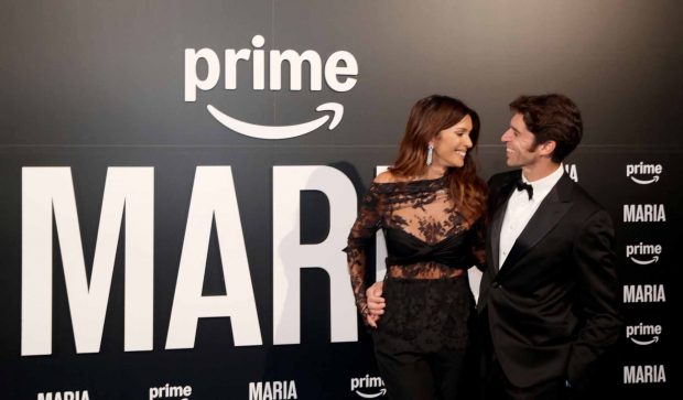 Cayetano Rivera y Maria Cerqueira en su primer posado como pareja. (Foto: GTRES)