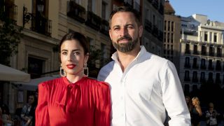 Lidia Bedman y Santiago Abascal en Madrid. (Foto: Gtres)