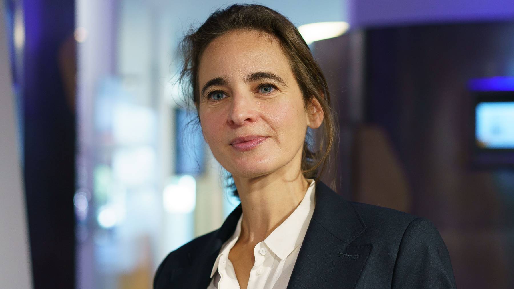 Quién es Laurence Debray, la biógrafa francesa de las memorias de Juan Carlos I