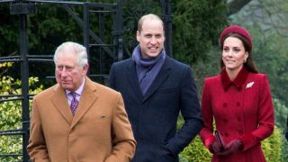 El rey Carlos III con los príncipes de Gales. (Foto: Gtres).