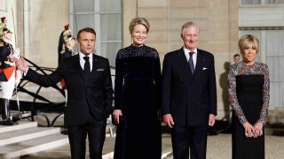 Los reyes de Bélgica en una cena en París. (Foto: Gtres).