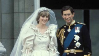 Diana de Gales con Carlos de Inglaterra. (Foto: Gtres).