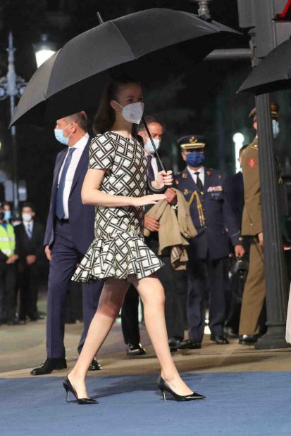 Leonor deslumbra con un look juvenil en los Premios Princesa de Asturias 2021. (Foto: Gtres)