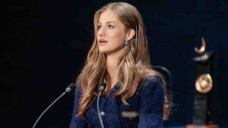 La princesa Leonor aparece pronunciando un discurso en los Premios Princesa de Asturias 2023. (Foto: Gtres)