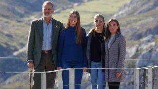 La Familia Real deslumbra en su visita al Pueblo Ejemplar. (Foto: Gtres)