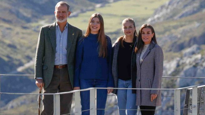 La Familia Real deslumbra en su visita al Pueblo Ejemplar. (Foto: Gtres)