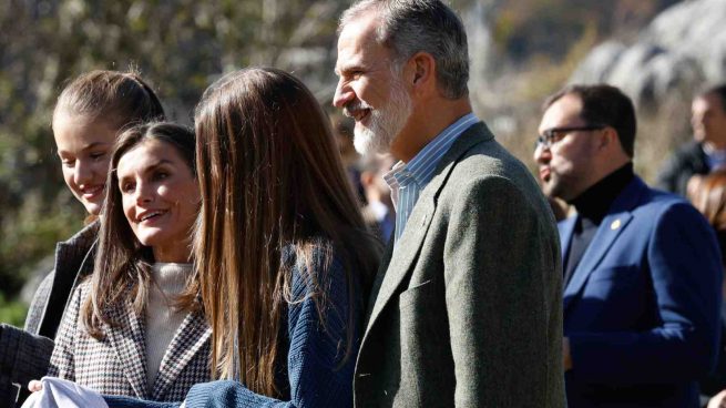 La Familia Real se muestra en perfecta sintonía, disfrutando del entorno natural del Pueblo Ejemplar. (Foto: Gtres)