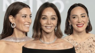 Isabel Preysler, Tamara Falcó y Ana Boyer en un evento en Madrid. (Foto: Gtres)