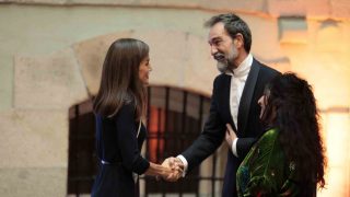 La Reina Letizia con Lita Cabellut. (Foto: Gtres).