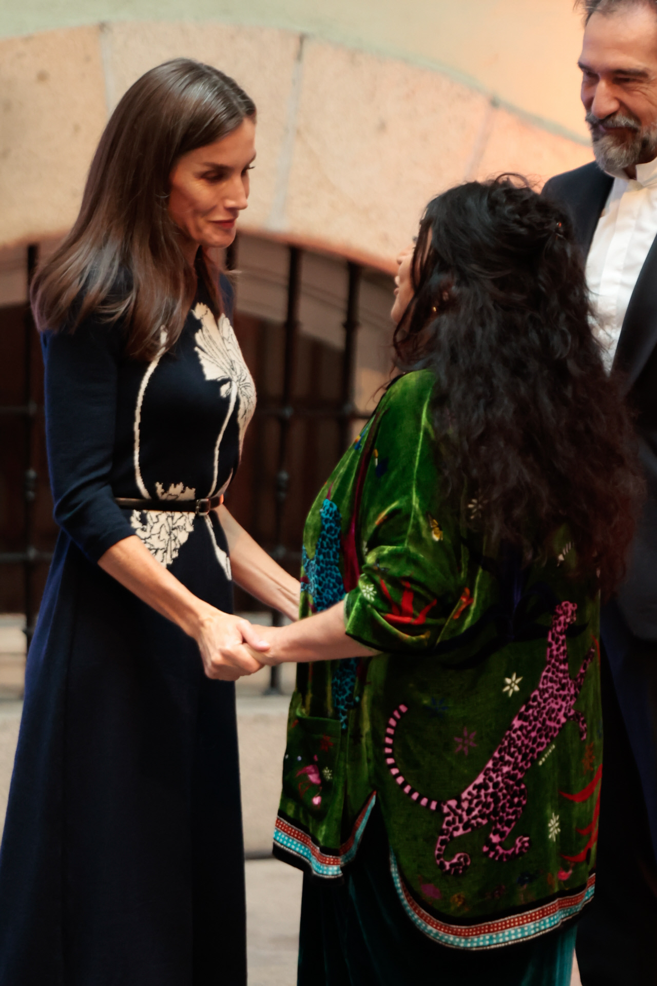 La Reina Letizia con Lita Cabellut. (Foto: Gtres).