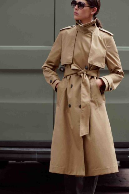 Trench confeccionado en hilatura de algodón 100% de Zara.