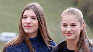 La infanta Sofía con la princesa Leonor. (Foto: Gtres).