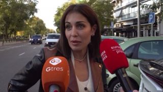 Hiba Abouk por las calles de Madrid. (Foto: Gtres)