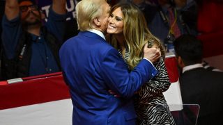 Melania Trump y su marido el día en que Donald ganó las elecciones presidenciales de 2024. (Foto: Gtres).