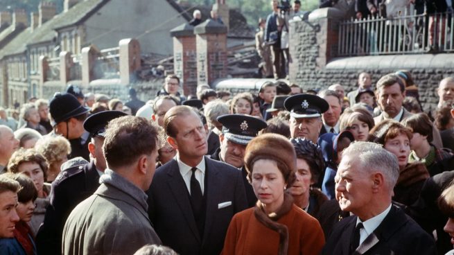 La mina de Aberfan y los bombardeos en Londres, los ‘Paiporta’ de Isabel II de Inglaterra