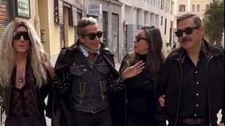 Mario Vaquerizo con las Nancys Rubias en Madrid. (Foto: Instagram)