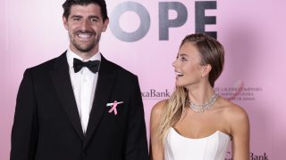 Courtois y su esposa en octubre de 2024 en Madrid. (Foto: Gtres).