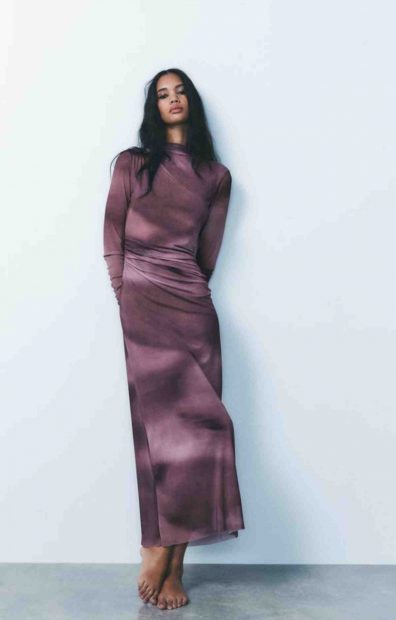 Vestido tul drapeado de Zara por 35,95 euros.