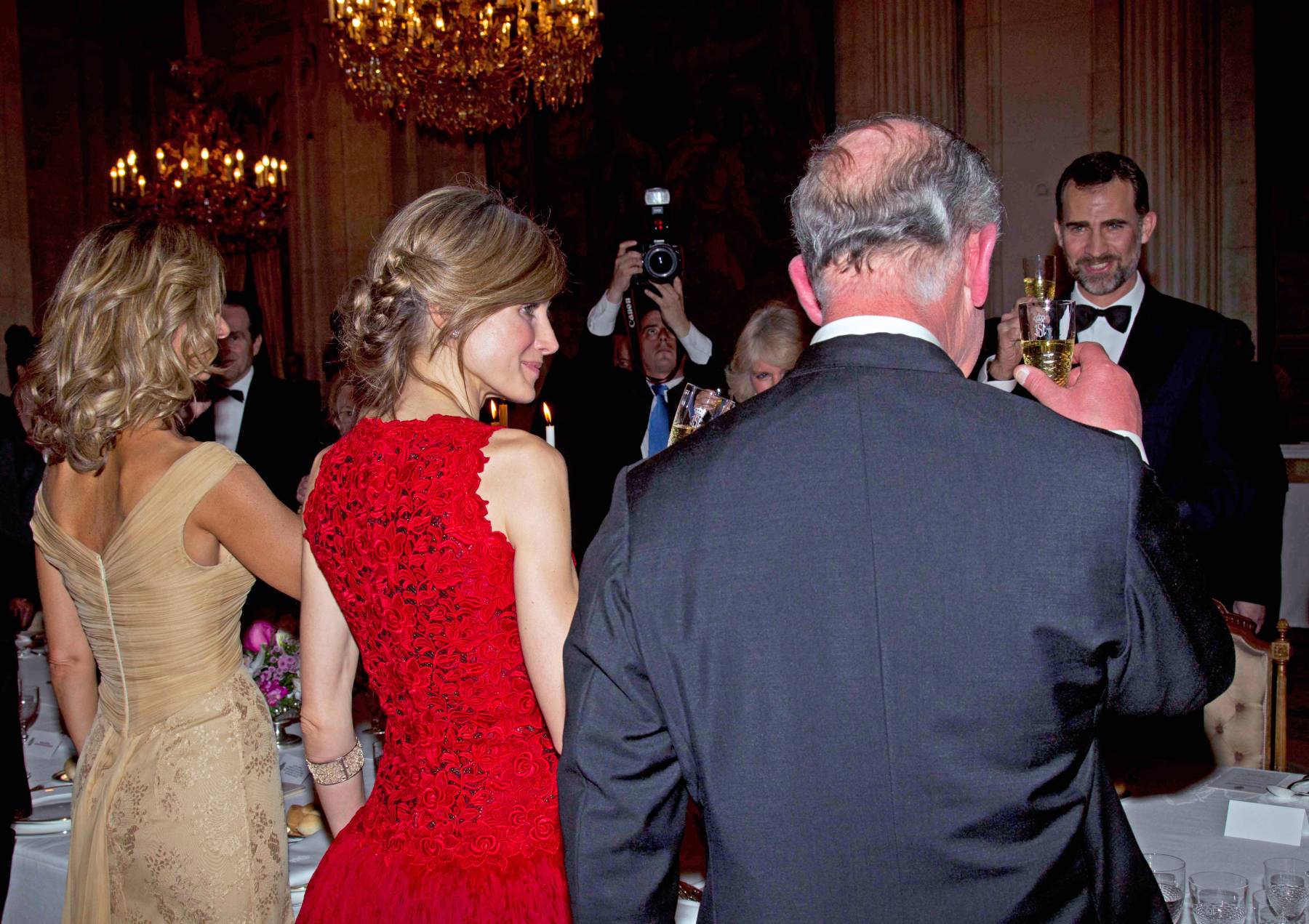 El rey Carlos y la Reina Letizia en un acto oficial. (Foto: Gtres)