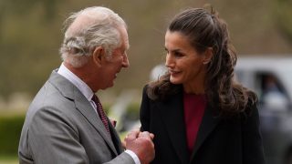 El rey Carlos y la Reina Letizia en un acto oficial. (Foto: Gtres)