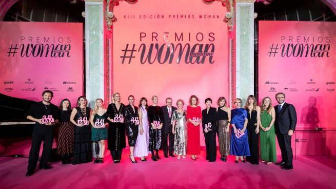 Los VIII Premios Woman se llenan de cariñosos mensajes en recuerdo a las víctimas de la DANA