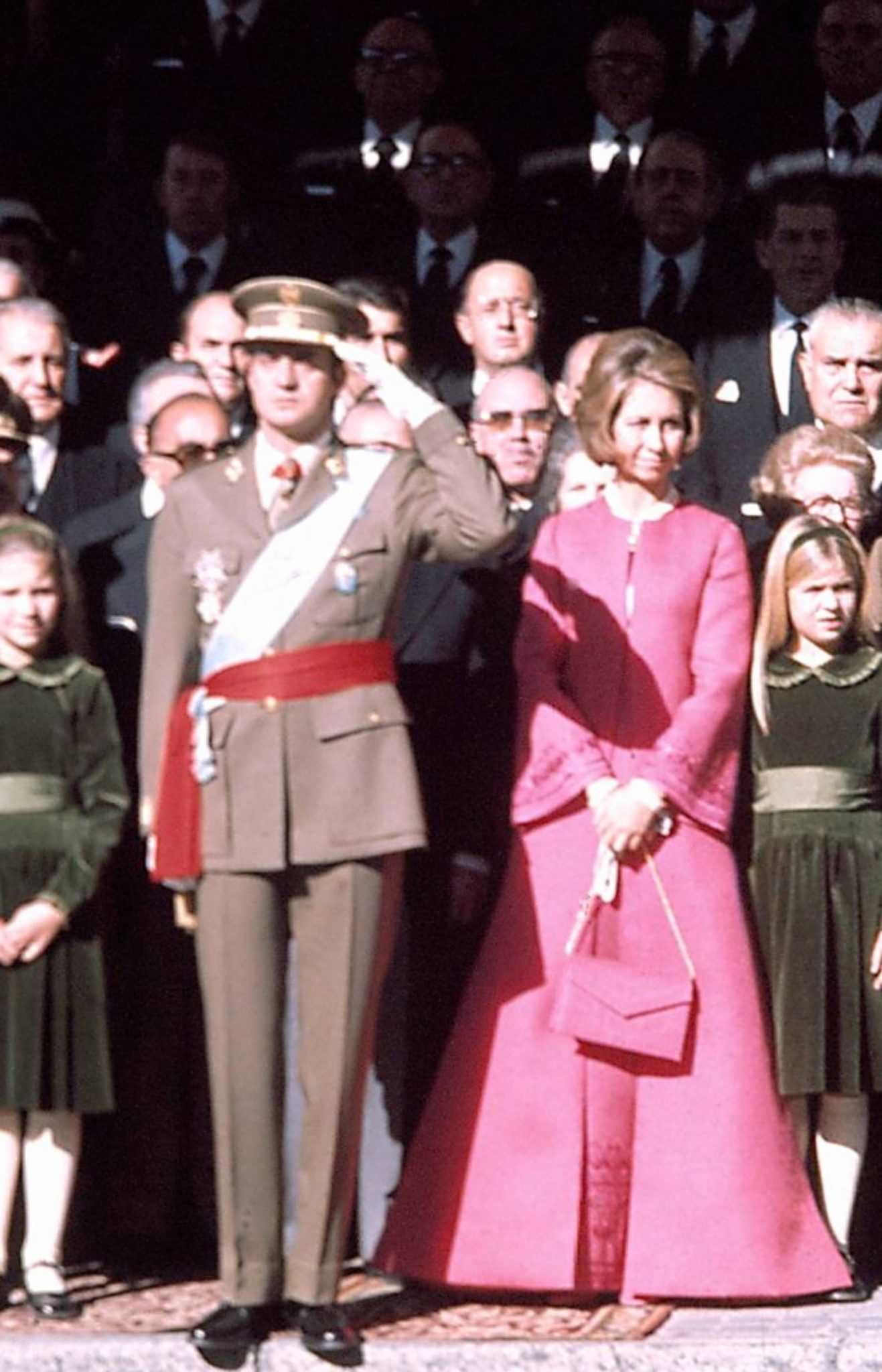 La historia tras el vestido de la Reina Sofía en la proclamación de ...