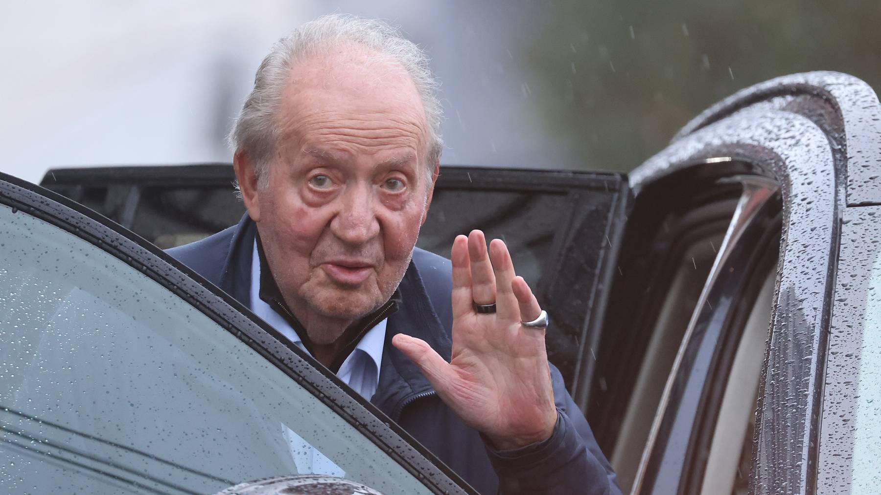 La inesperada mascota que acompaña a Juan Carlos I en su exilio