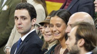 Froilán, con su madre y con su hermana. (Foto: Gtres)