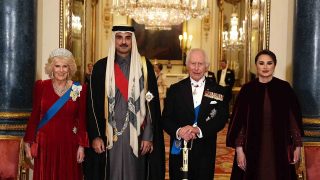 Cena de gala en el Palacio de Buckingham. (Foto: Gtres).