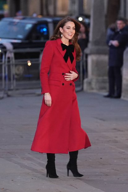 El abrigo de Alexander McQueen de Kate Middleton. (Foto: Gtres)